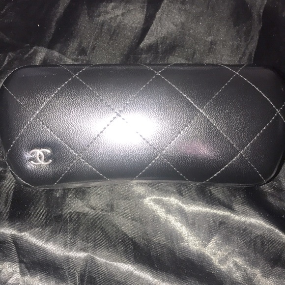 Chanel leather sunglasses case - Picture 1 of 9